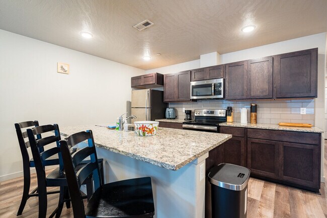 Building Photo - 5 S Kellogg St