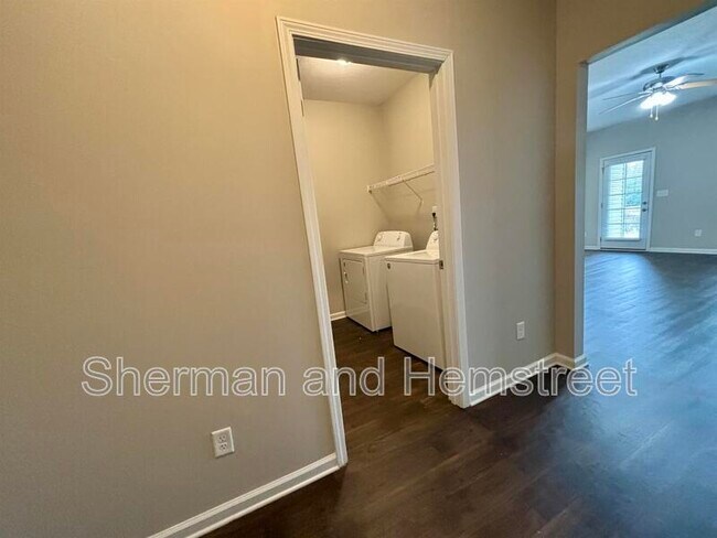 Building Photo - 4017 Pensacola Way