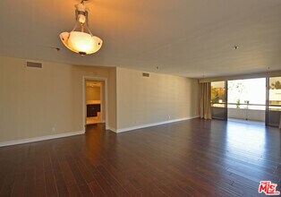 Building Photo - 10660 Wilshire Blvd