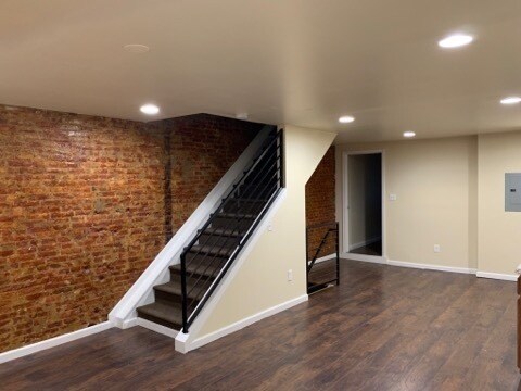 Building Photo - 24 E Silver St