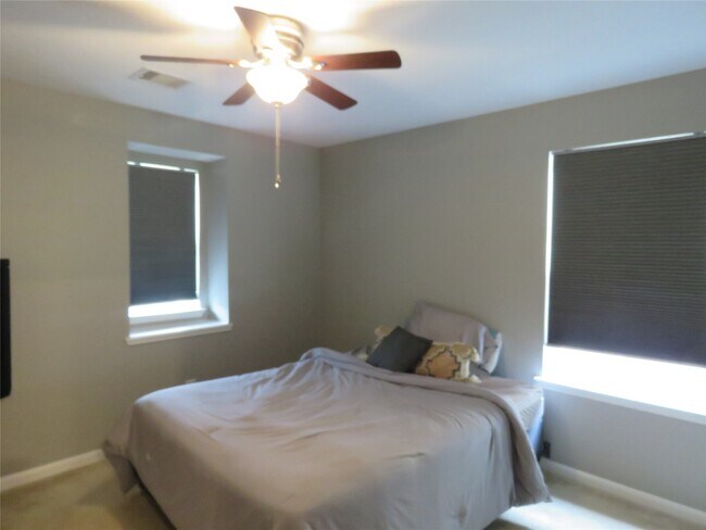 Building Photo - 13031 Mills Creek Meadow Dr