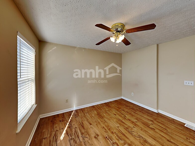 Building Photo - 4870 Bixby Ridge Dr E