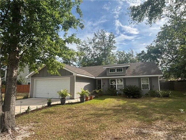 Building Photo - 121 Callie Cir