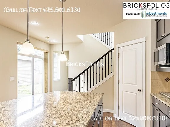 Building Photo - 10251 Eastridge Dr NE