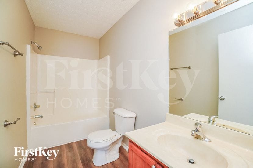 Building Photo - 1829 Westbrook Village Dr