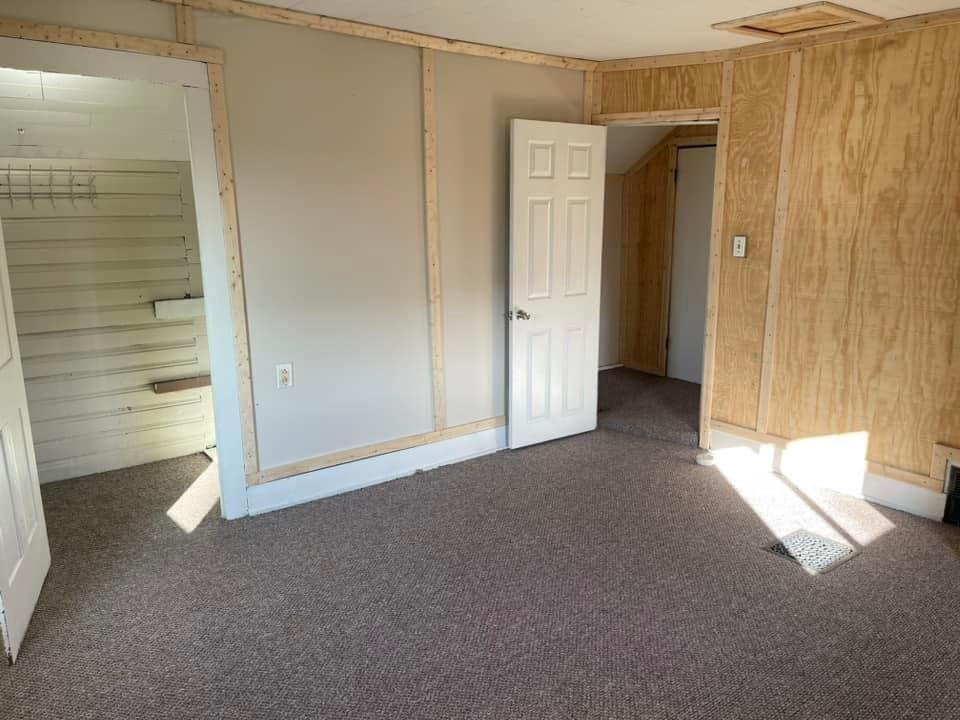 Building Photo - 387 Baird St