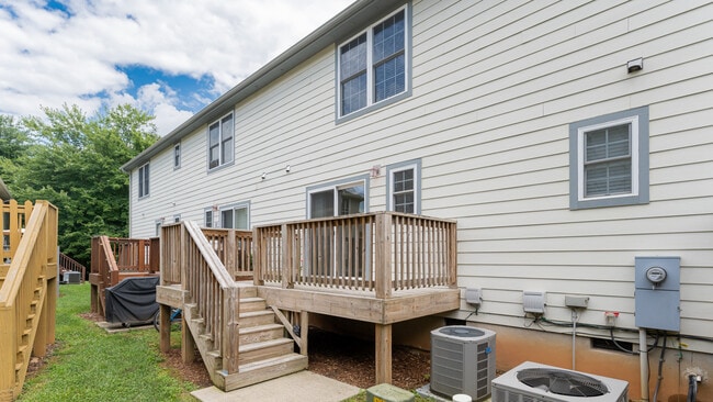 Building Photo - 34 Douglas Fir Ave