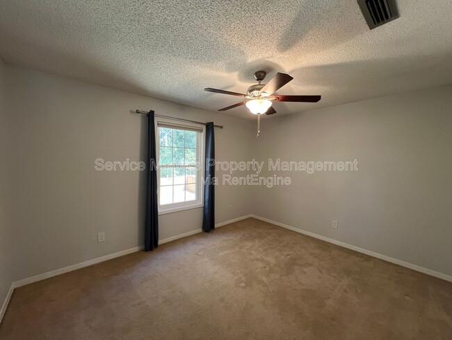 Building Photo - 6004 Players Pl