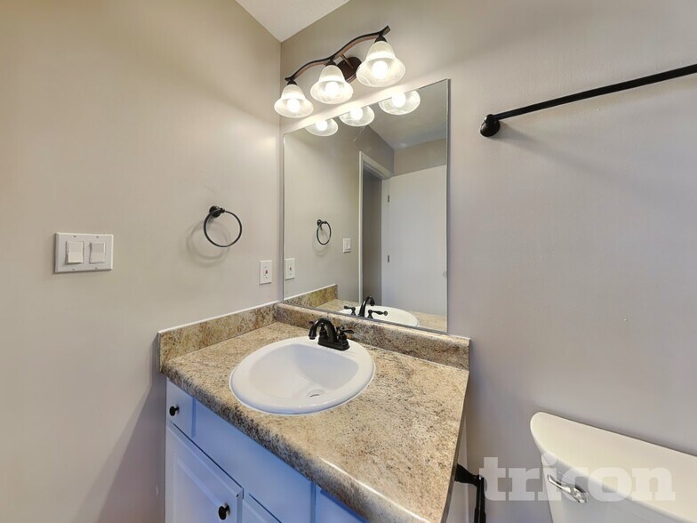 Building Photo - 2092 Brooks Rd SE