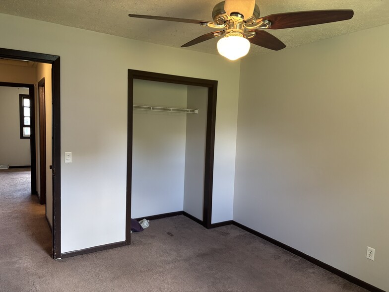 Building Photo - 1306 N Zenith Ave