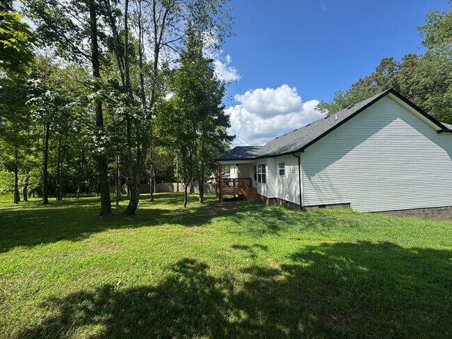 Building Photo - Gorgeous Single Family Home In Clarksville