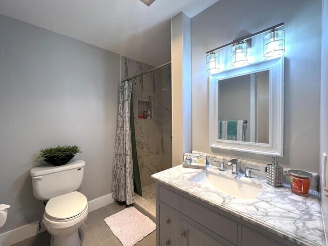 Building Photo - 5908 Viale Elizabeth