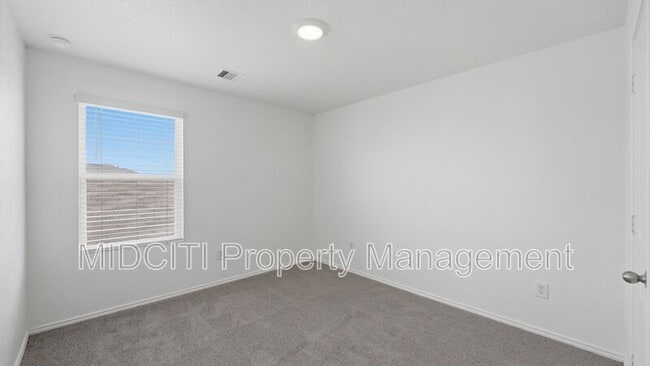 Building Photo - 255 Granary Dr