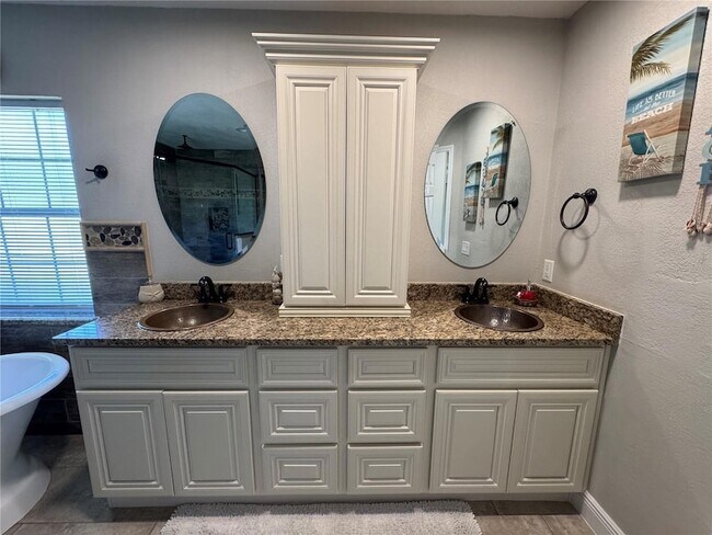 Building Photo - 5615 SW 138th Terrace