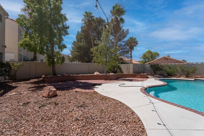 Building Photo - 8408 Bay Point Dr