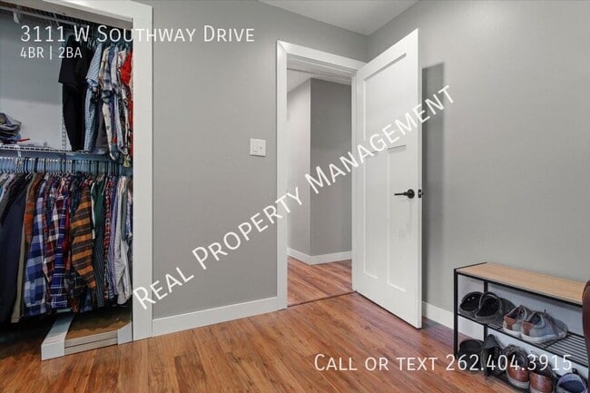 Building Photo - 3111 W Southway Dr