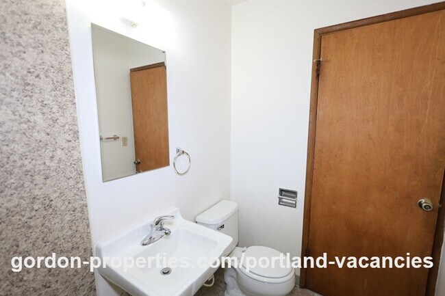 Building Photo - NE 65th Ave - North Tabor single level 1 bedroom apartment