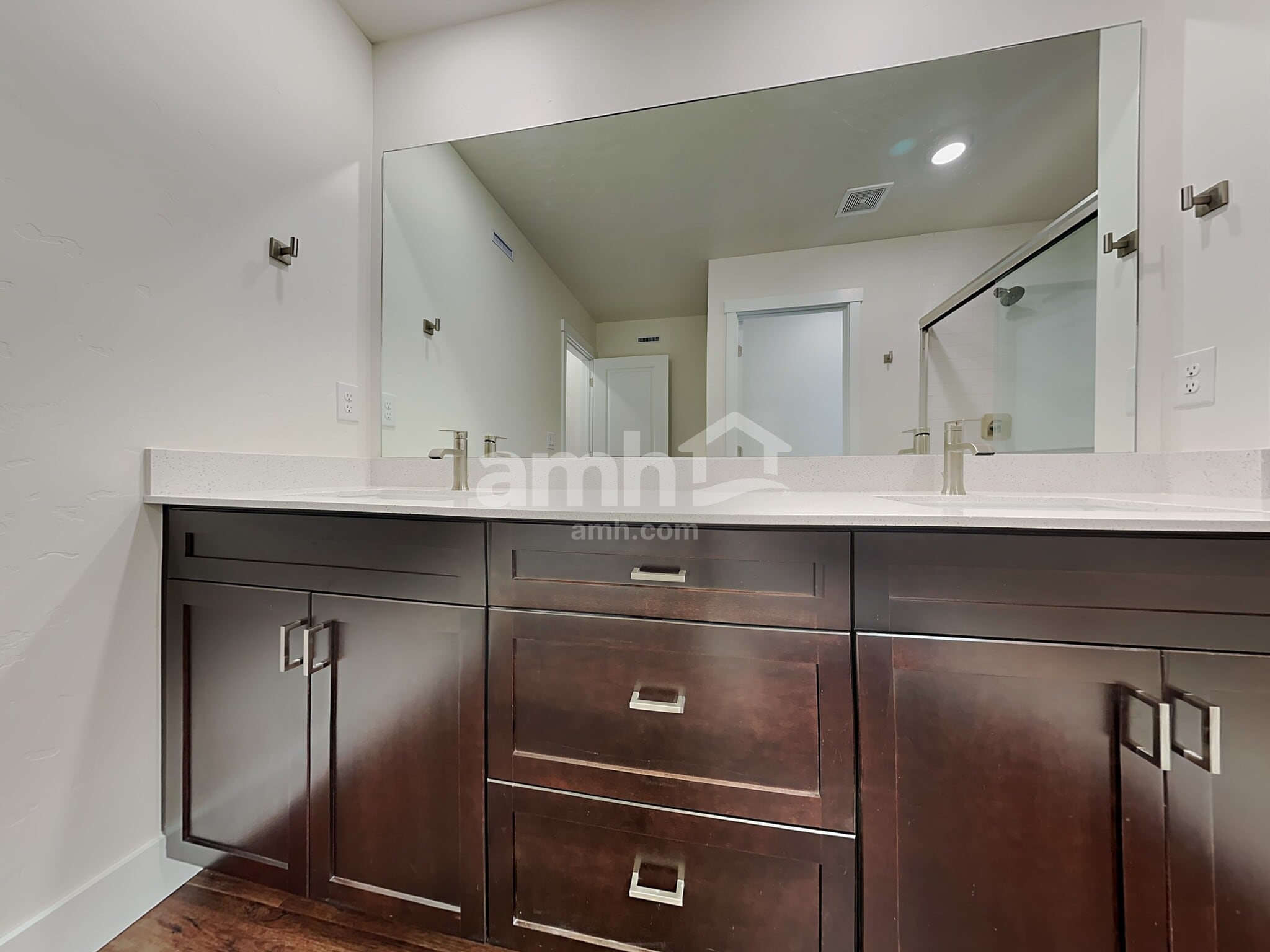 Building Photo - 936 Moorside Ave