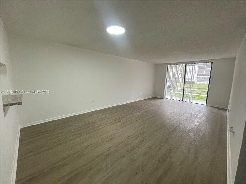 Building Photo - 1810 N Lauderdale Ave