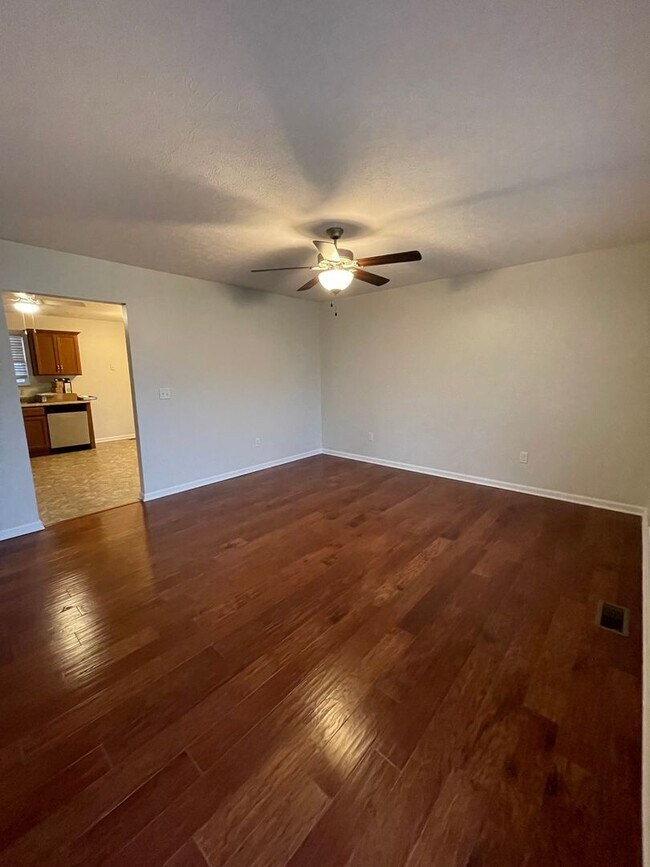 Building Photo - 104 Melody Ct