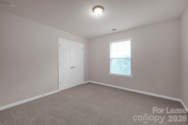Building Photo - 132 Cherry Bark Dr