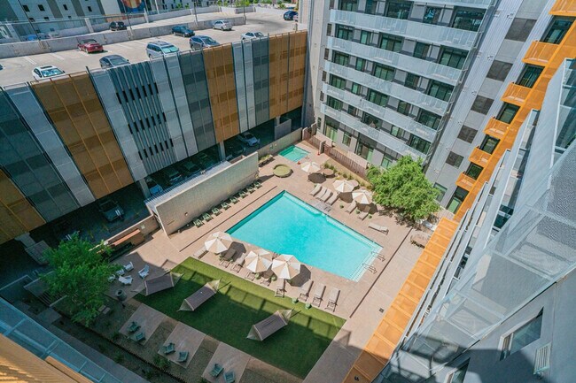 Building Photo - 333 E Roosevelt St