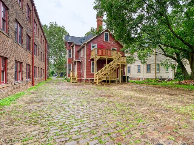 Building Photo - 6014 Franklin Blvd