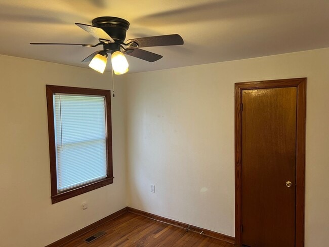 Building Photo - inviting 3-bedroom, 2-bath residence