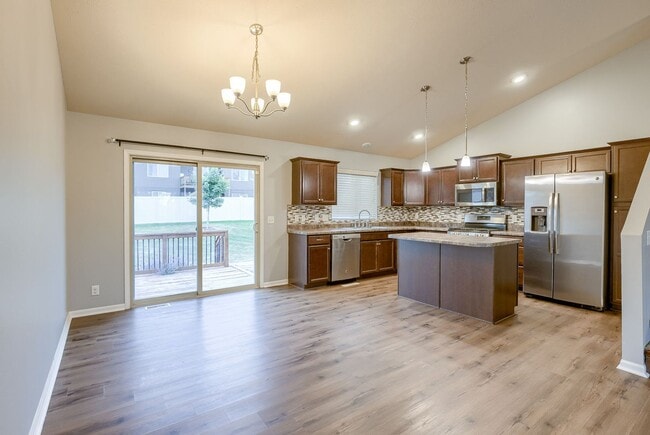 Building Photo - Elkhorn 3 Bedroom!!