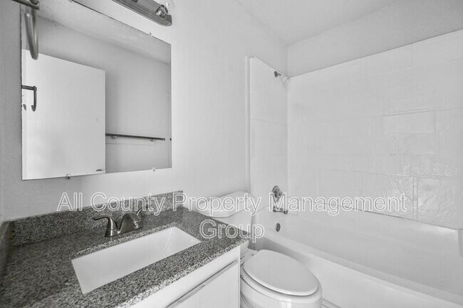 Building Photo - 4921 Miller Ave