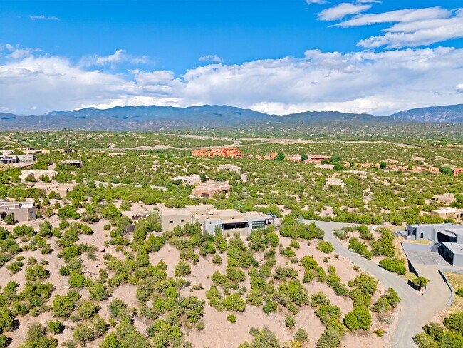 Building Photo - 875 Camino Francisca