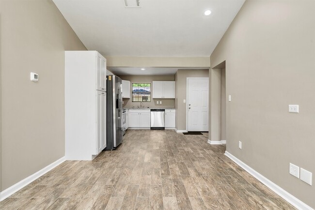 Building Photo - 3411 Balboa Cir