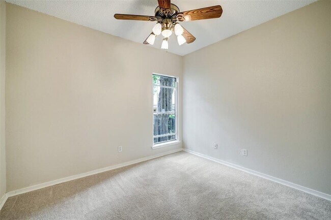 Building Photo - 1100 Augusta Dr