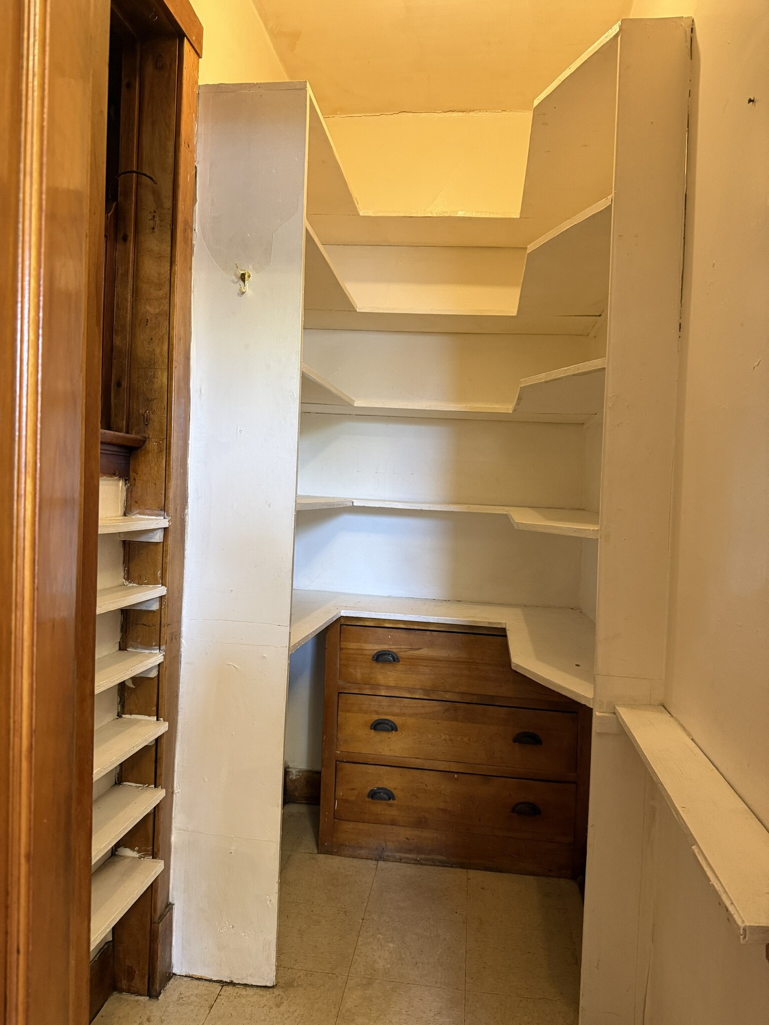 Pantry {1338 West Winona Street, Unit: 3} - 1338 W Winona St