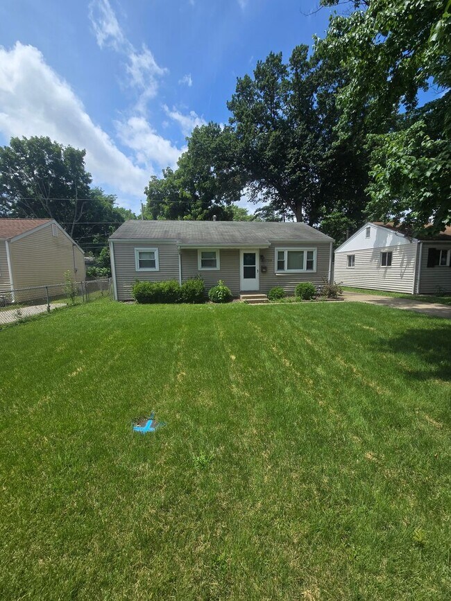Primary Photo - 3 Bedroom 1 Bathroom 1375.00