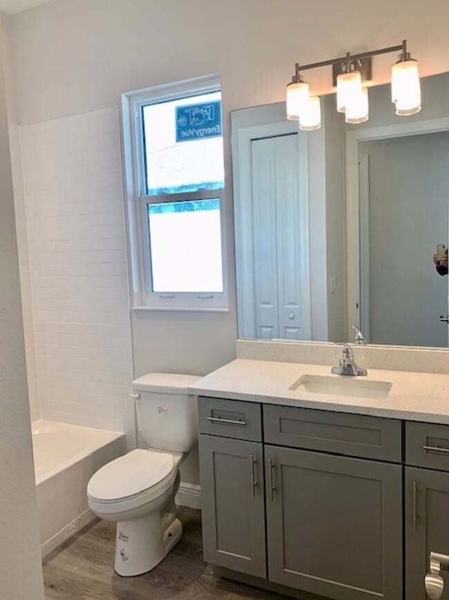 Building Photo - Newer Home waiting for you !