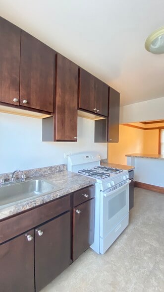 Building Photo - 4451 W Dickens Ave