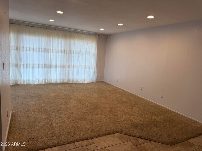 Building Photo - 7126 W Sunnyside Dr