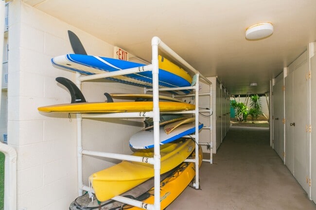 Building Photo - Direct ocean front 1 bed, 1 bath, covered parking, extra parking stall available for rent