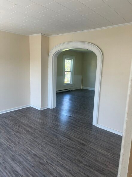 Living area - 163 Bridge Ave