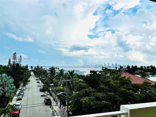 Primary Photo - 1455 N Treasure Dr