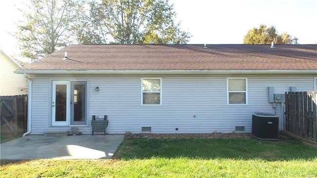 Building Photo - 105 Twin Oaks Dr