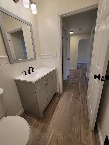 Building Photo - 106 E Harrier St