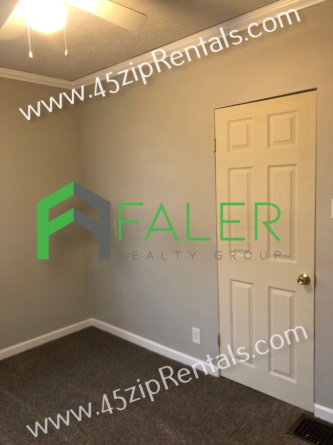 Building Photo - Belmont Ranch with LOTS of Space!