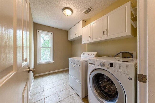 Building Photo - 13646 Weycroft Cir