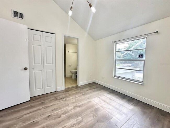 Building Photo - 122 S Bulova Dr