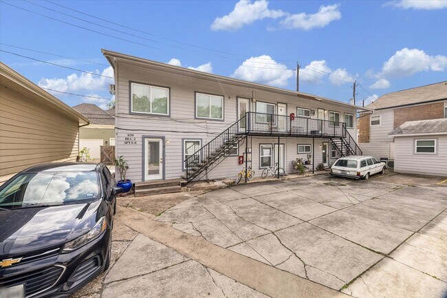 Building Photo - 820 Heights Blvd