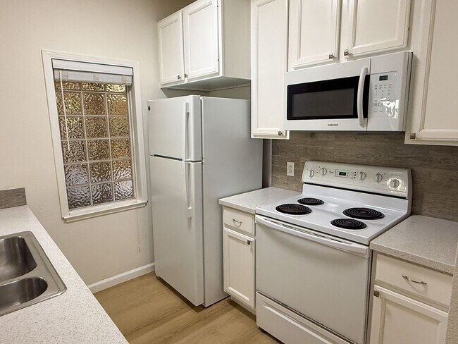 Building Photo - 2255 Showers Dr