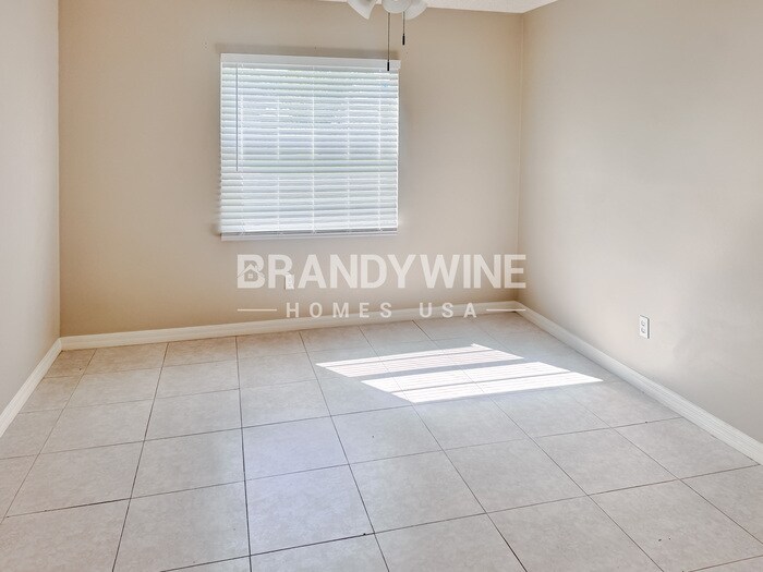 Building Photo - 805 Sprucewood Ln