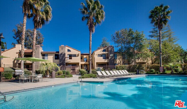 Building Photo - 5736 Las Virgenes Rd